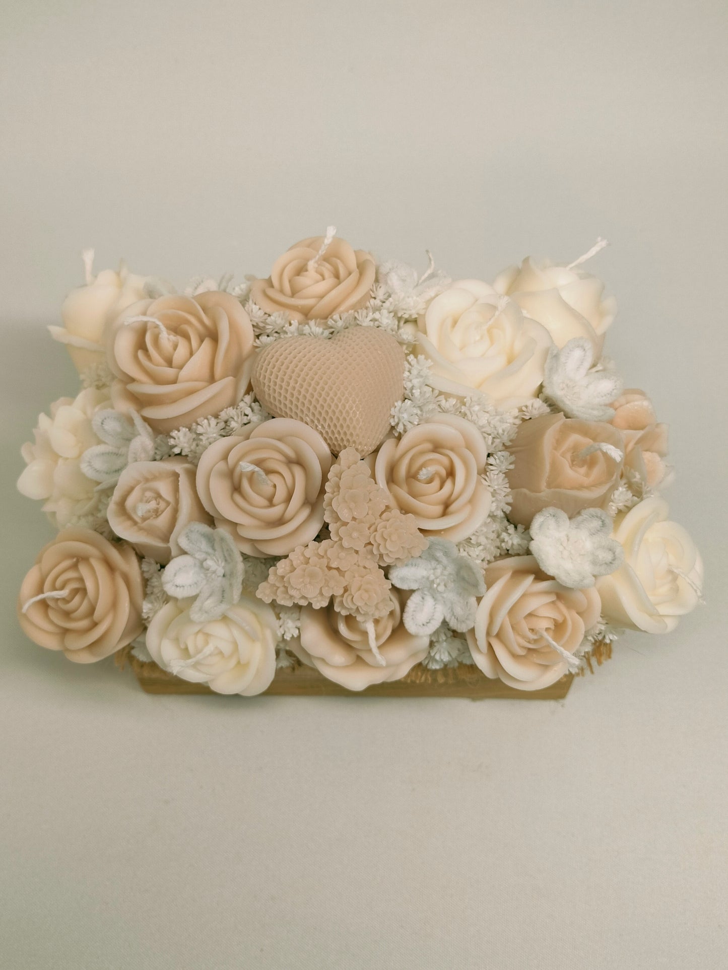 Firkantet kurv med blomster