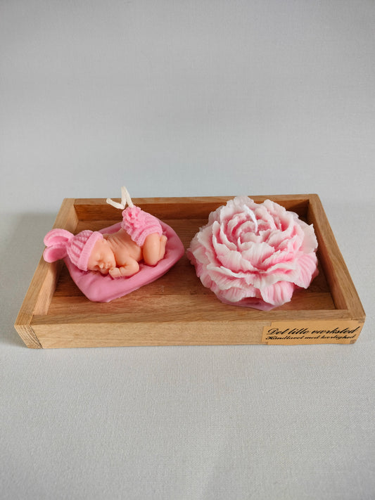 Baby og blomst
